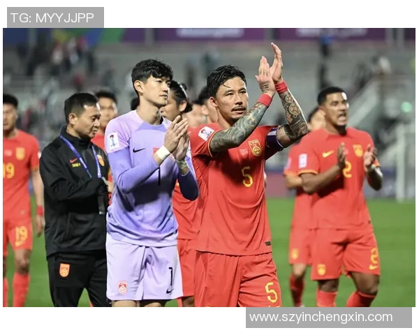 国足与香港比赛中的争议判罚引发热议球迷对裁判决定感到不满